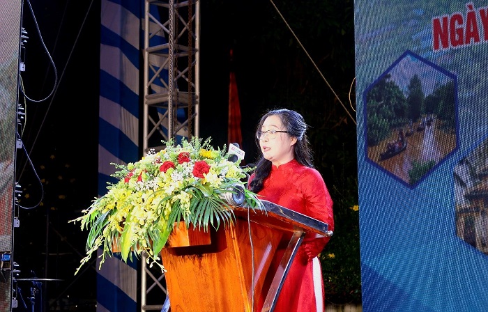 Phó Chủ tịch UBND tỉnh Vĩnh Long Nguyễn Thị Quyên Thanh phát biểu Khai mạc Ngày hội